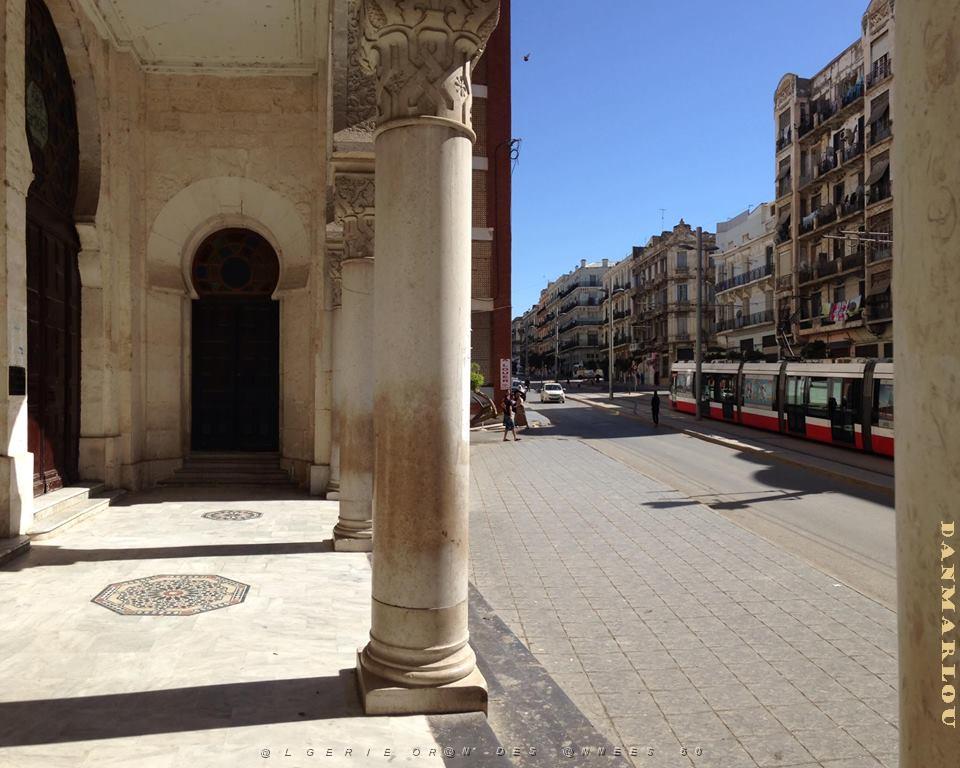 ORAN-Parvis de la Synagogue et le Bd Joffre,.jpg